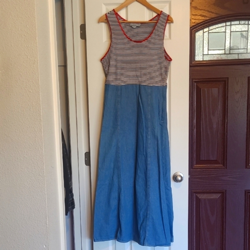 Vtg Red,White,and Blue Sundress with Sleeveless Halter Neck for Casual Occasions